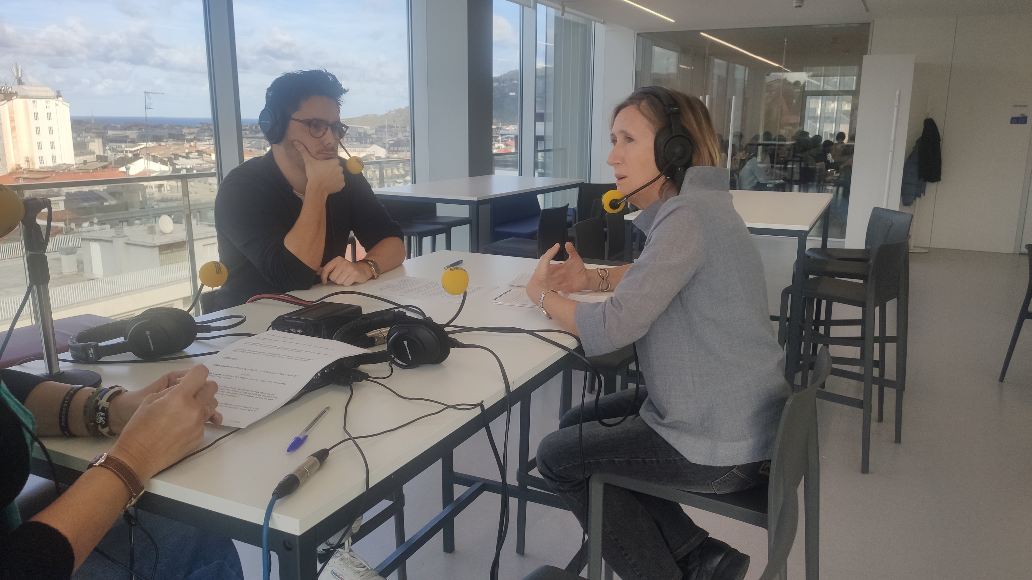 Los profesores Alex Saúco y Marta Luque de Aldapeta María en Hoy por Hoy San Sebastián