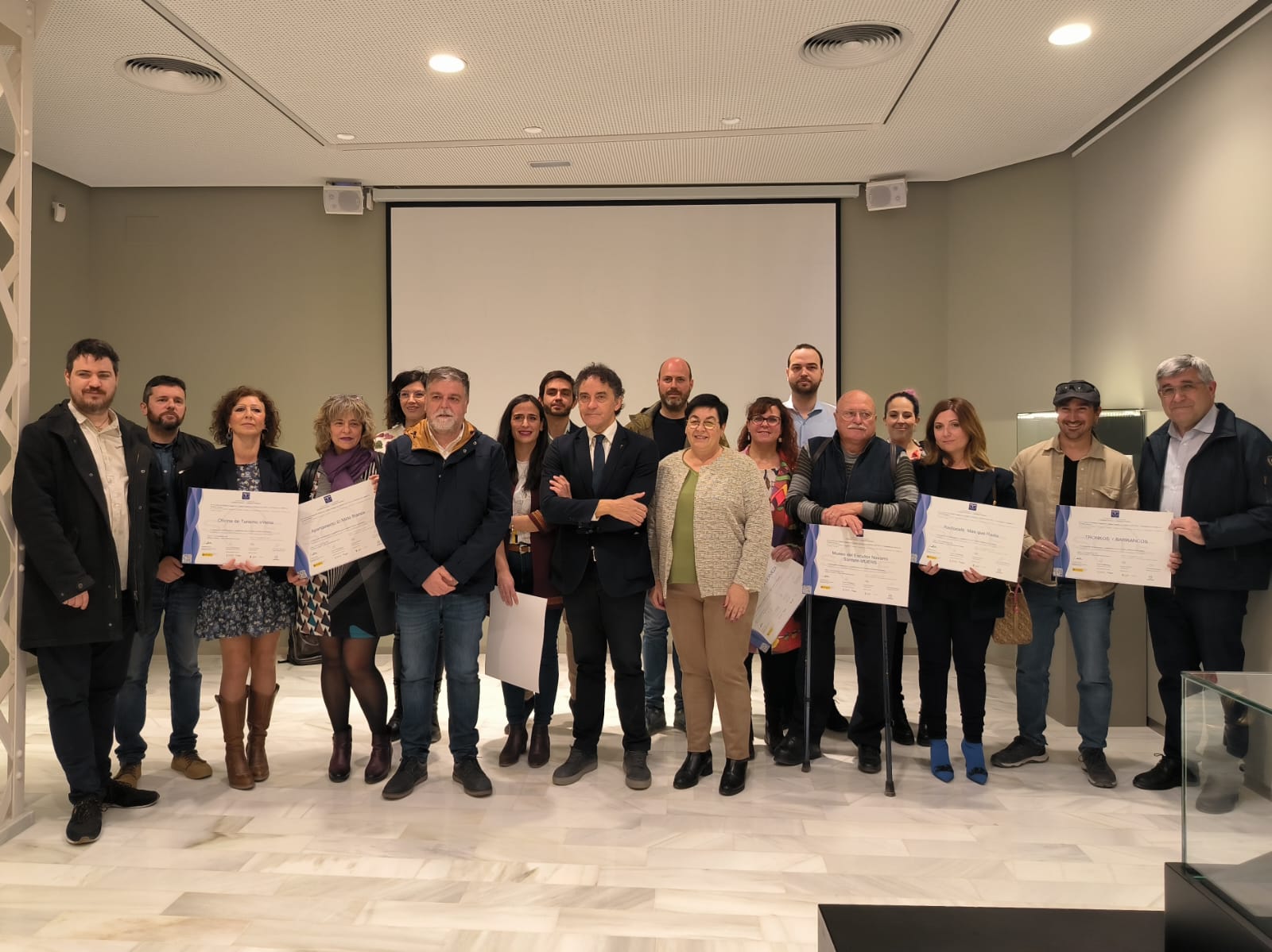 Momento de la entrega de las distinciones