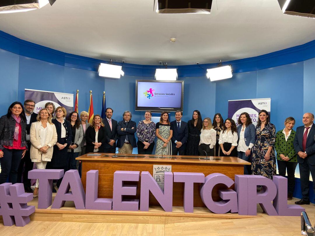 Presentación de la cuarta edición del STEM Talent Girl, con representantes de las empresas e instituciones colaboradoras