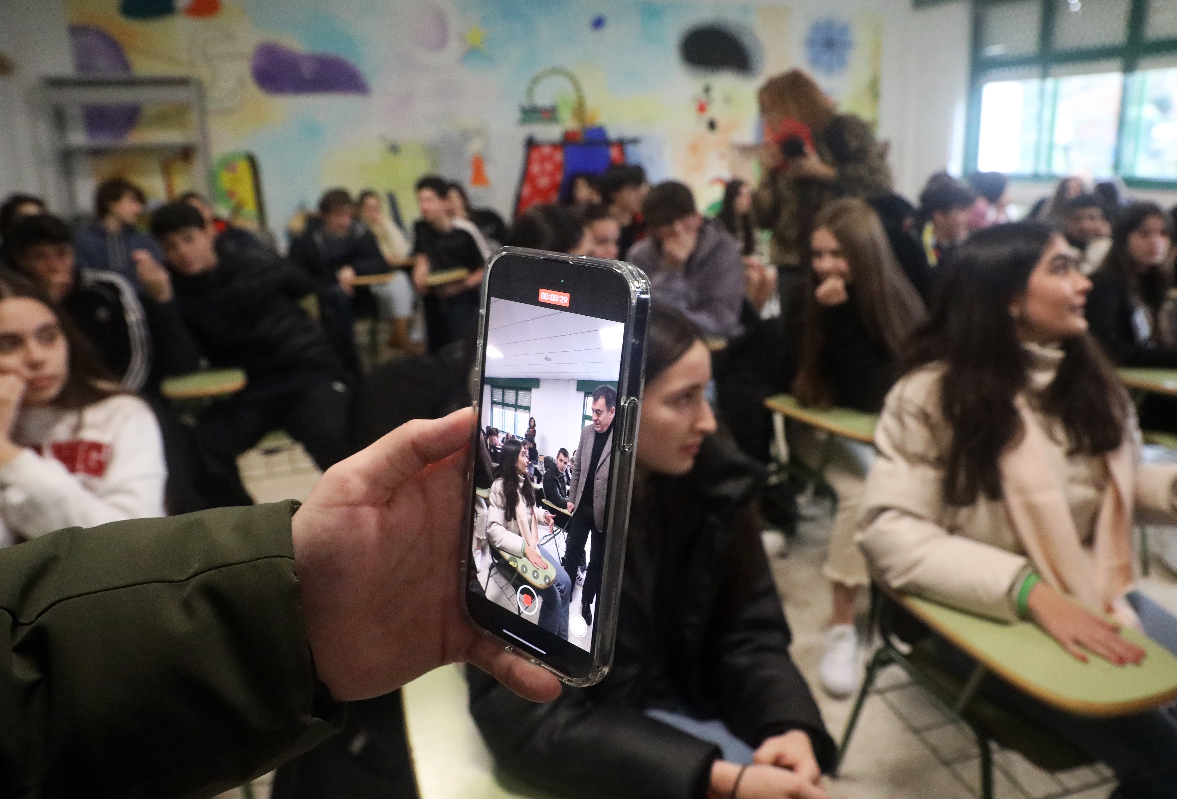 Los alumnos aragoneses no podrán utilizar móviles ni dispositivos electrónicos en clase