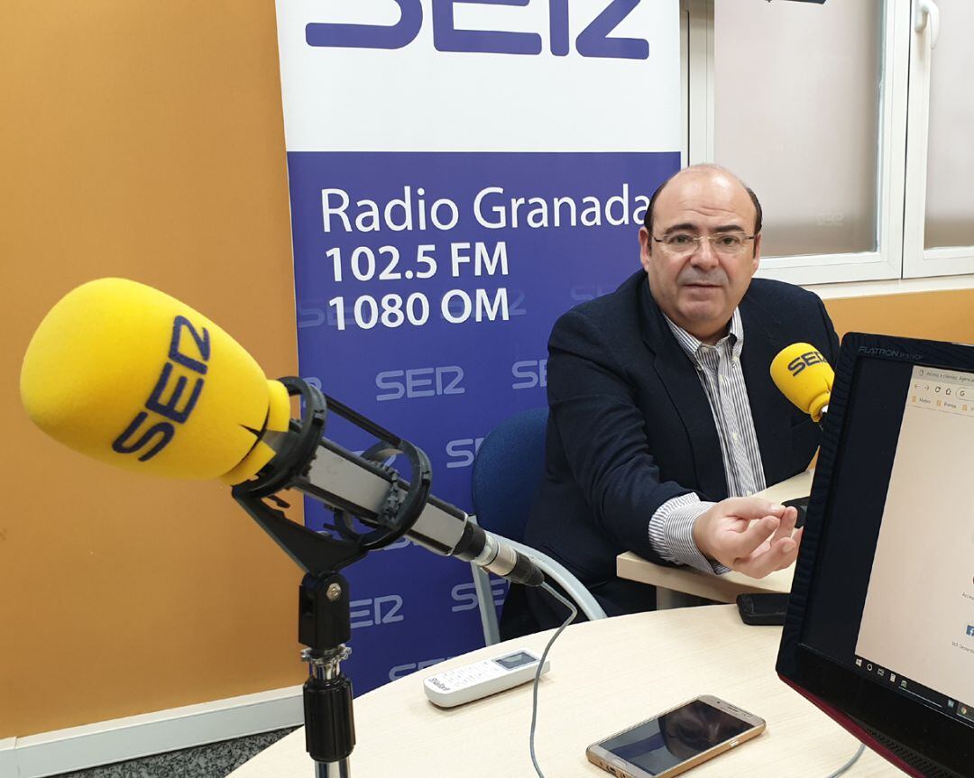 Foto de archivo de Sebastián Pérez (PP) en los estudios de Radio Granada