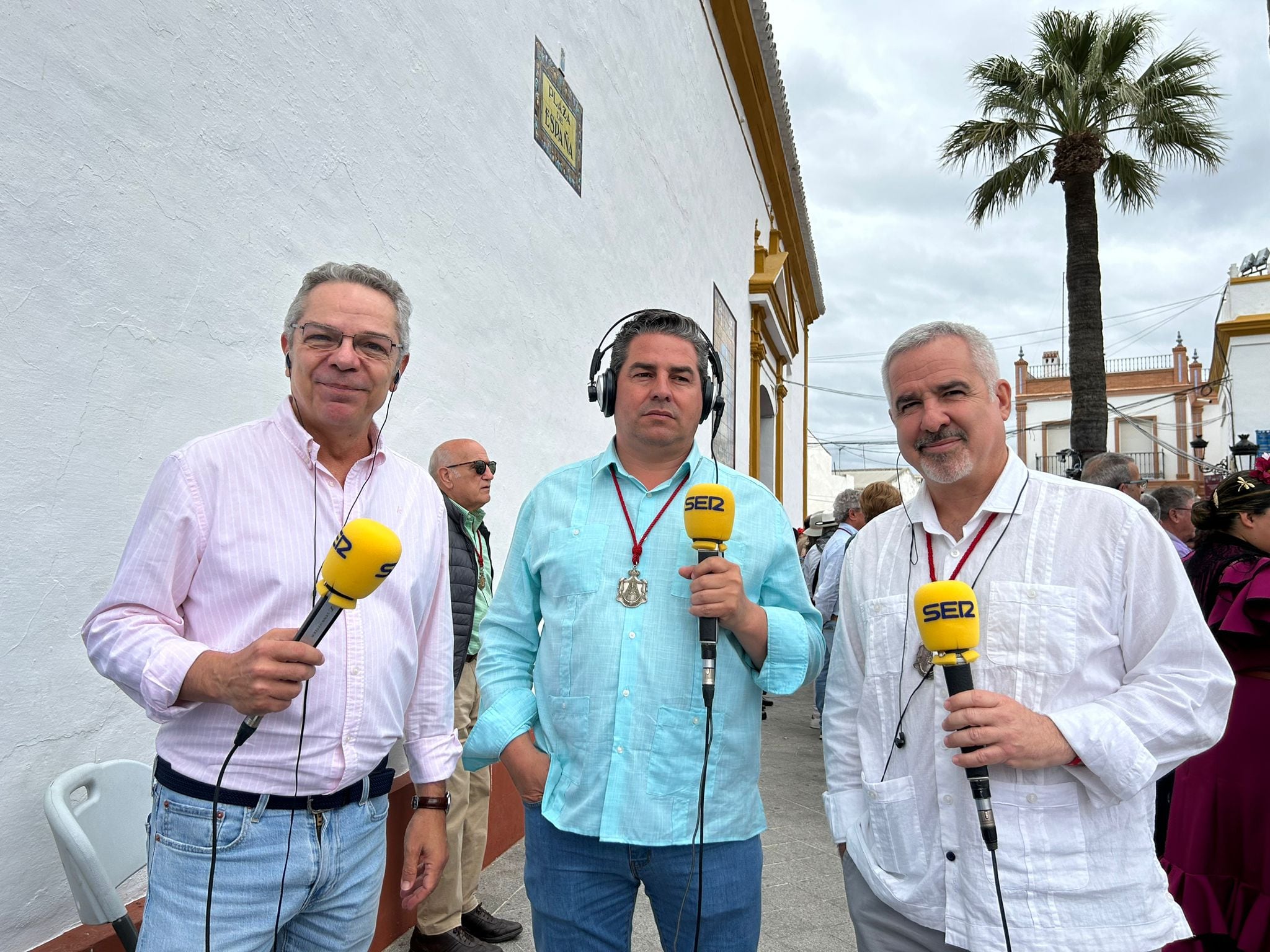 Francisco Javier Domínguez Ponce, alcalde de Villamanrique junto a Salomón Hachuel y Diego Suárez