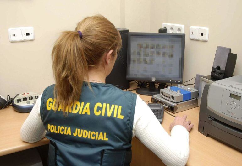 La Guardia Civil controla los perfiles en las redes sociales