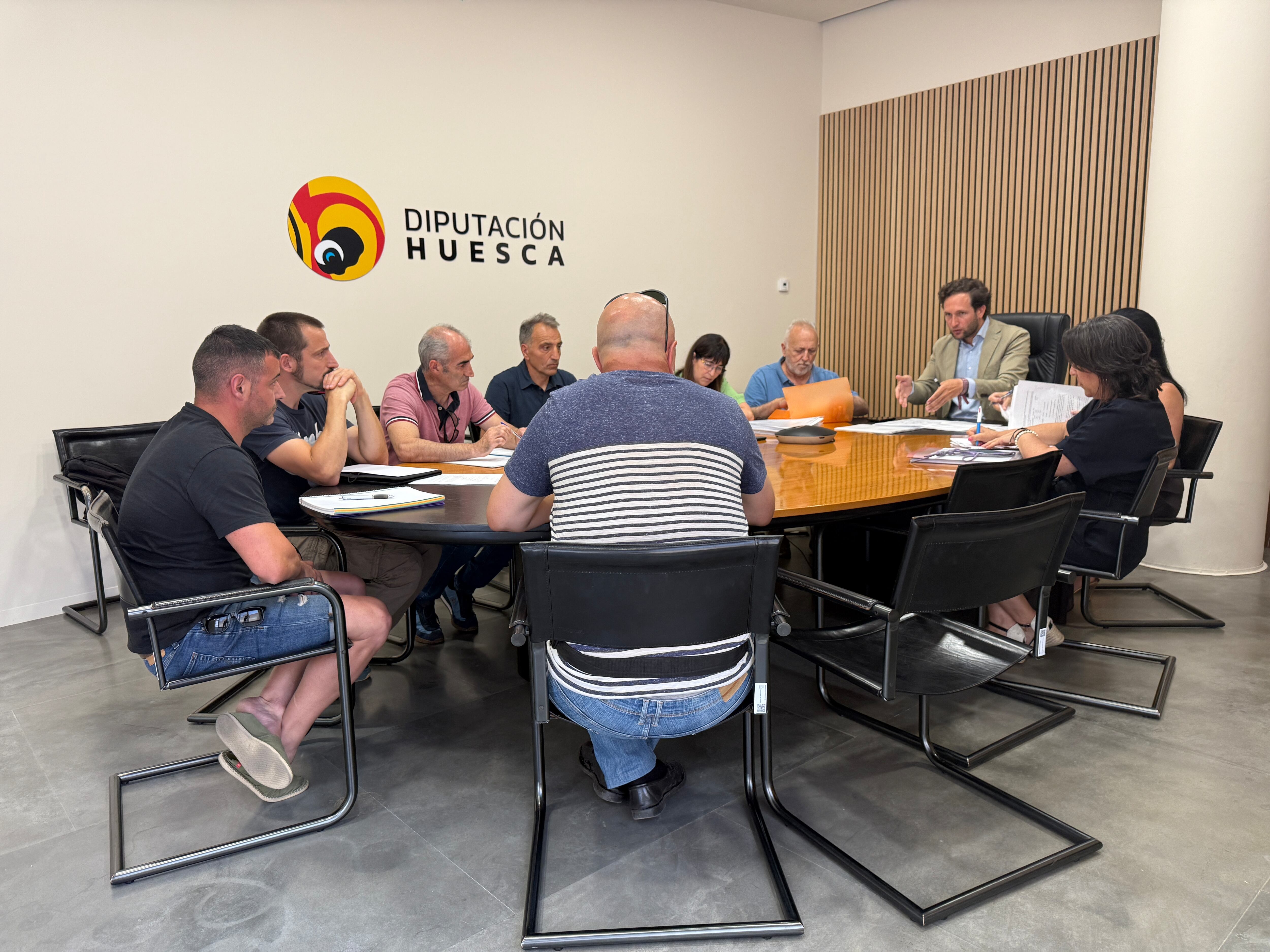 El presidente de la DPH, Isaac Claver ha asistido a la reunión con los sindicatos del SPEIS