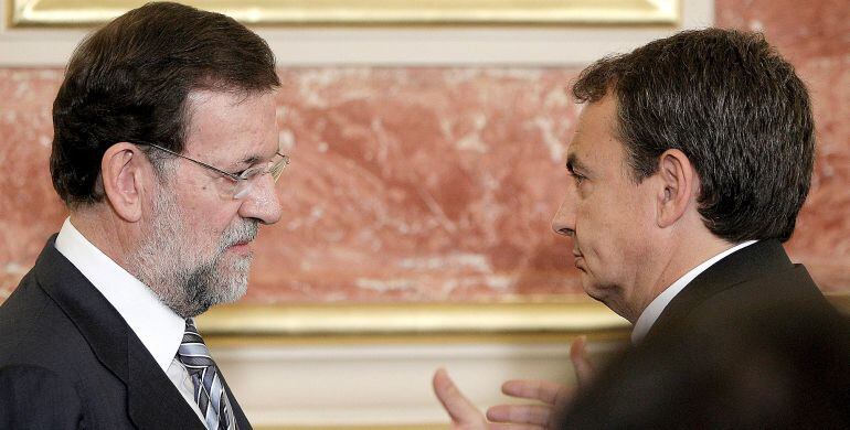 Rajoy y Zapatero, en el Congreso cuando el primero era líder de la oposición y el segundo, presidente del Congreso.
