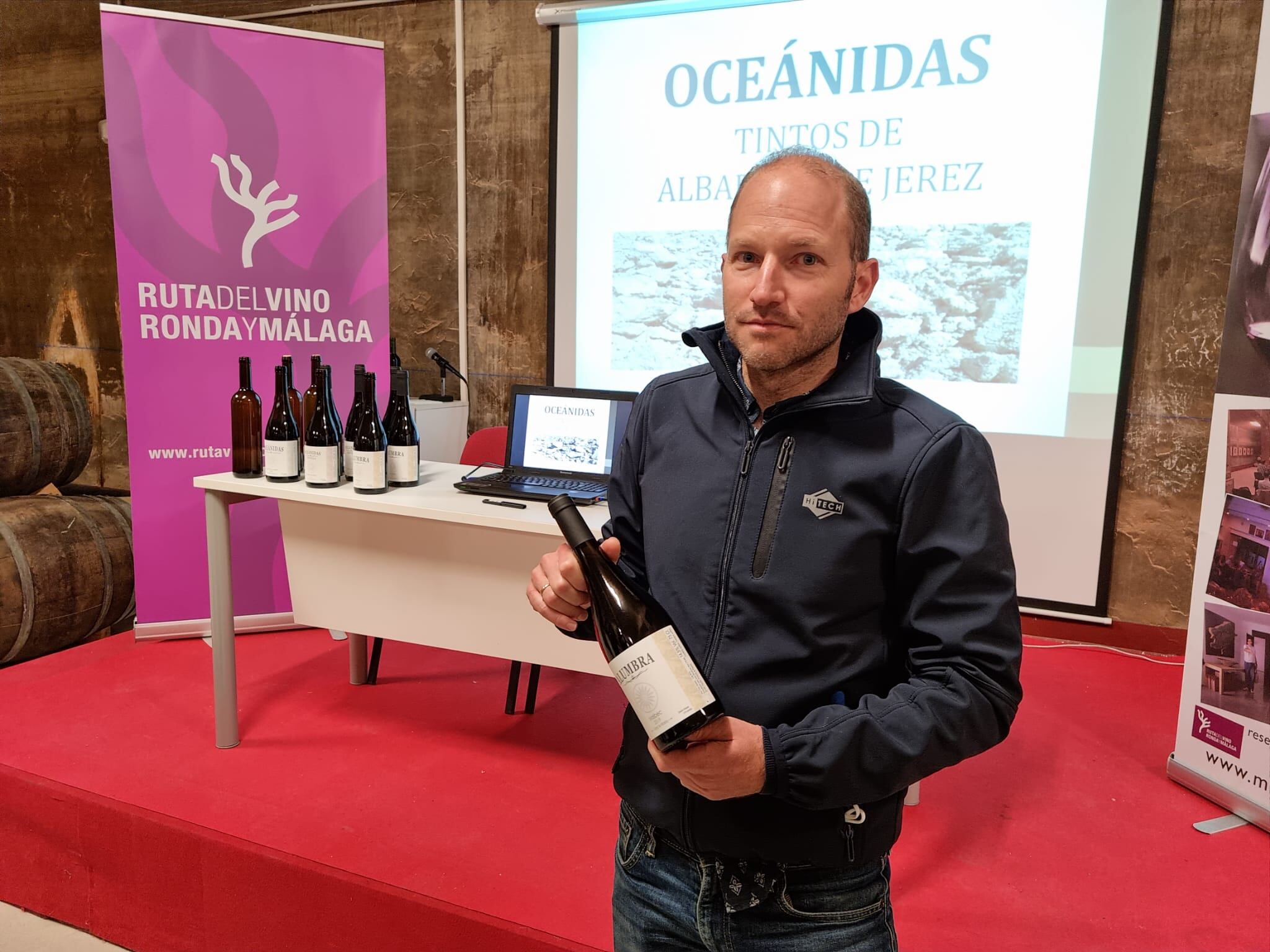 Juan Bernal, en la presentación de sus botellas, en el Centro Integral del Vino
