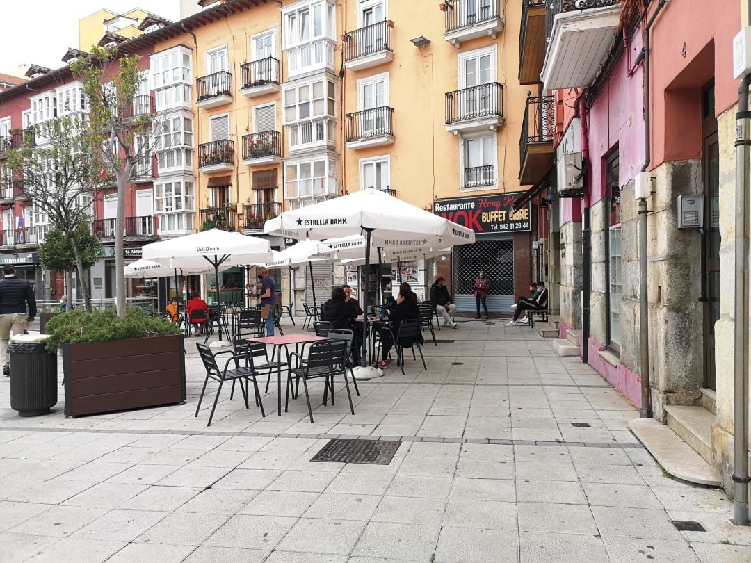 Terraza de un establecimiento de hosteleria en Santander.