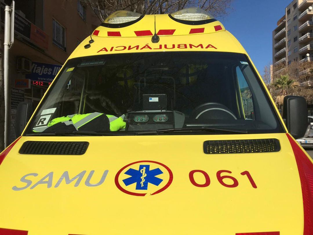 Imagen de recurso de una ambulancia del SAMU 061.