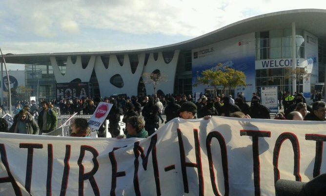 Protestes a les portes del MWC 2014