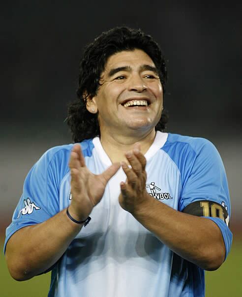 Maradona dirigirá a la albiceleste