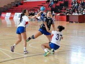 El Elda Prestigio no pudo con la defensa visitante