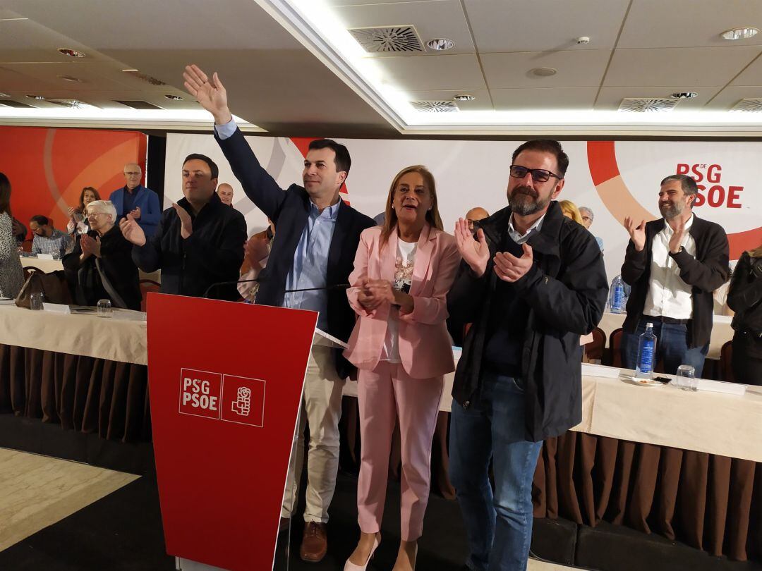 AV.-G Caballero ve "una prueba de fuego" para Rivera y Feijóo las negociaciones en la Diputación de Ourense Gonzalo Caballero, Carmela Silva, Valentín González Formoso y Ángel Mato en el comité nacional del PSdeG