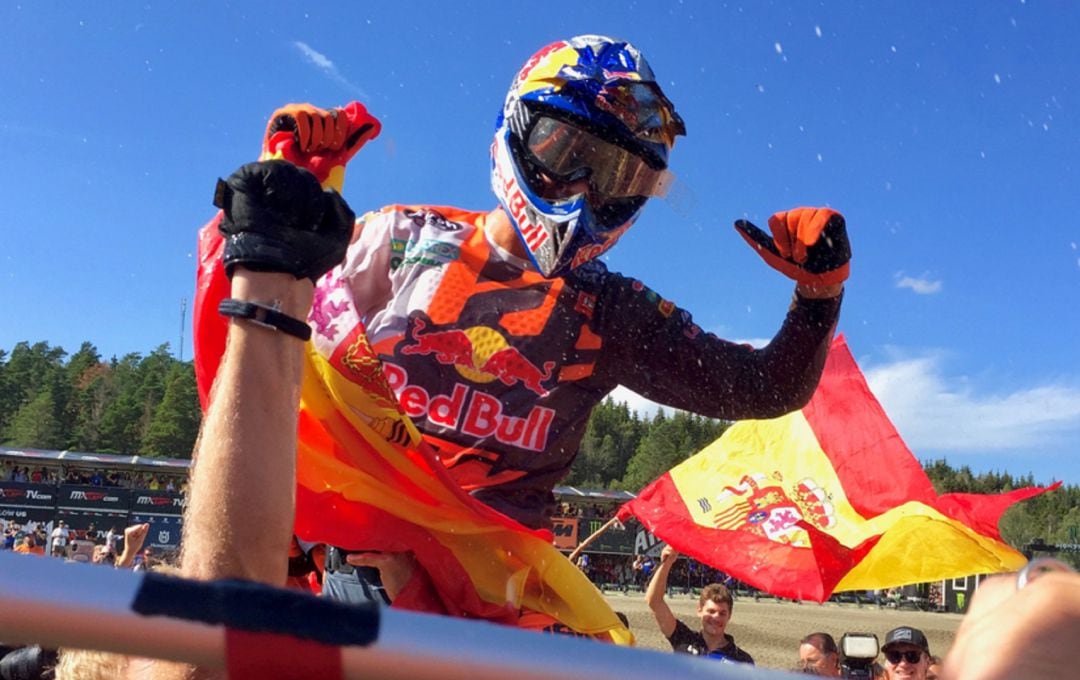 Jorge Prado festexa o triunfo