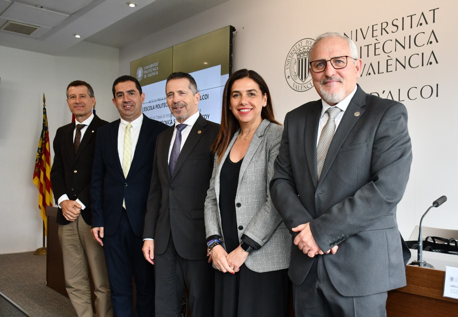 Autoridades en la toma de posesión de Pau Bernabéu como director del Campus d&#039;Alcoi de la UPV