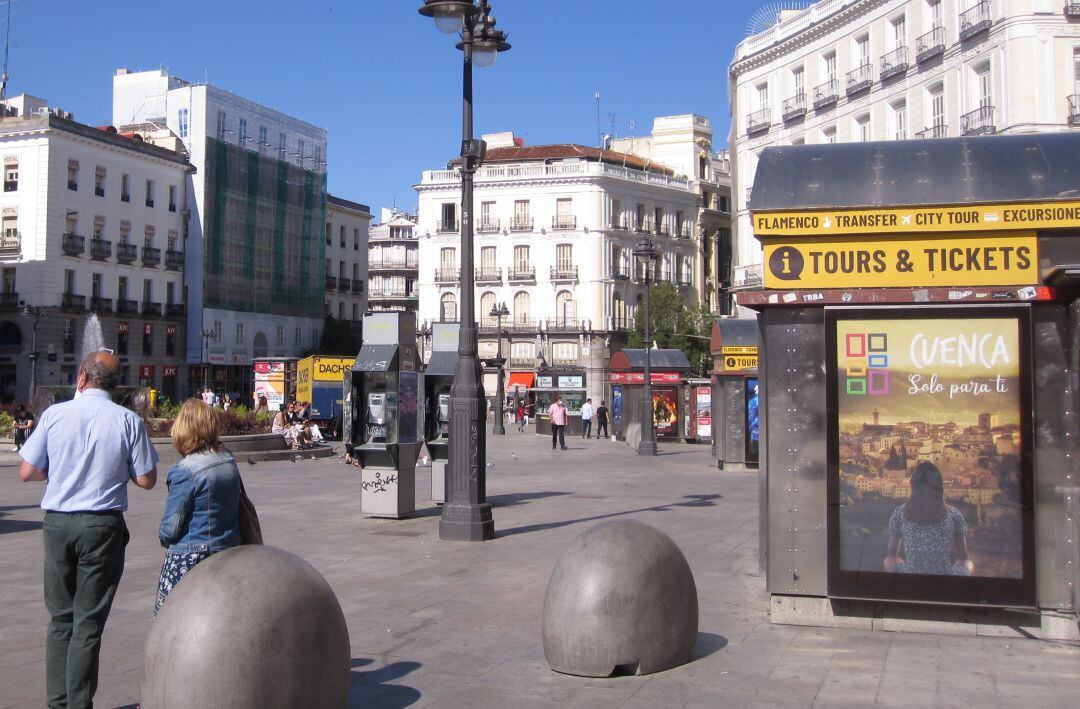 Cartel de promoción turística de Cuenca en la Puerta del Sol de Madrid.