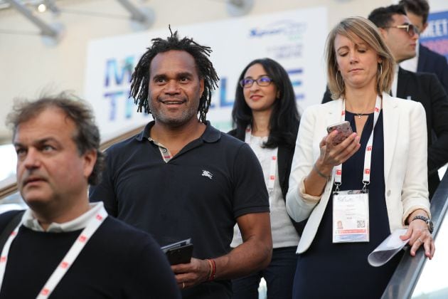 Christian Karembeu, sonriente