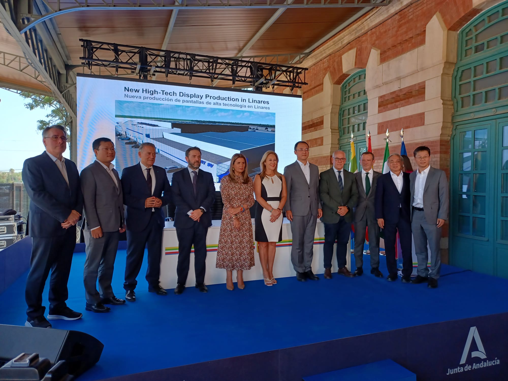 Foto de familia en la presentación del proyecto de Desay SV en Linares