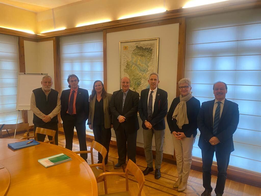 Participantes en la reunión con el director general de Transportes