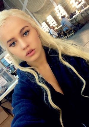 Rosie Mac caracterizada de Daenerys