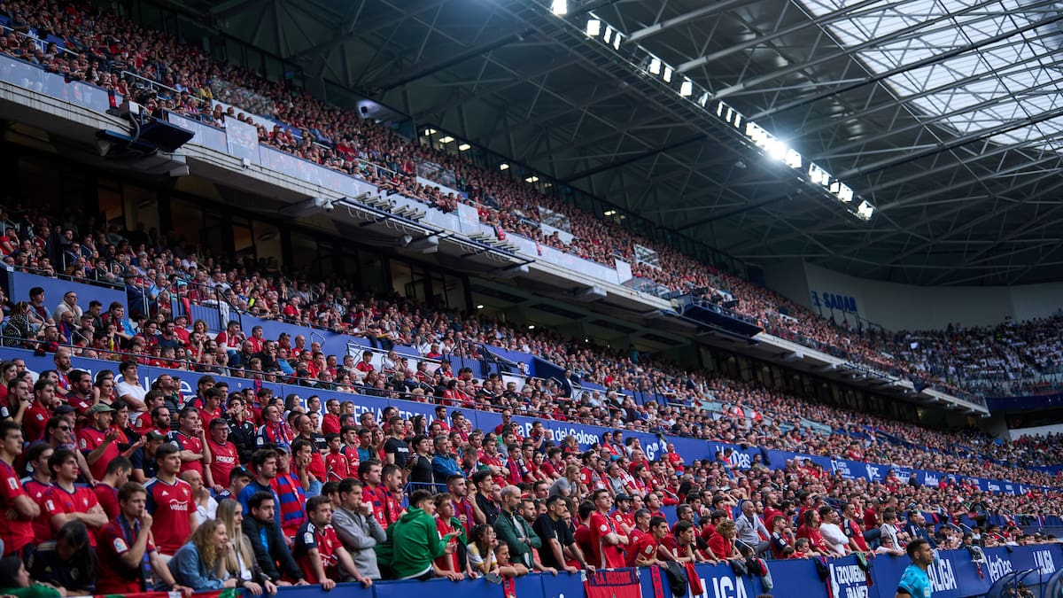 El 'No Hay Tregua' de Barricada vuelve a sonar por la megafonía de El Sadar