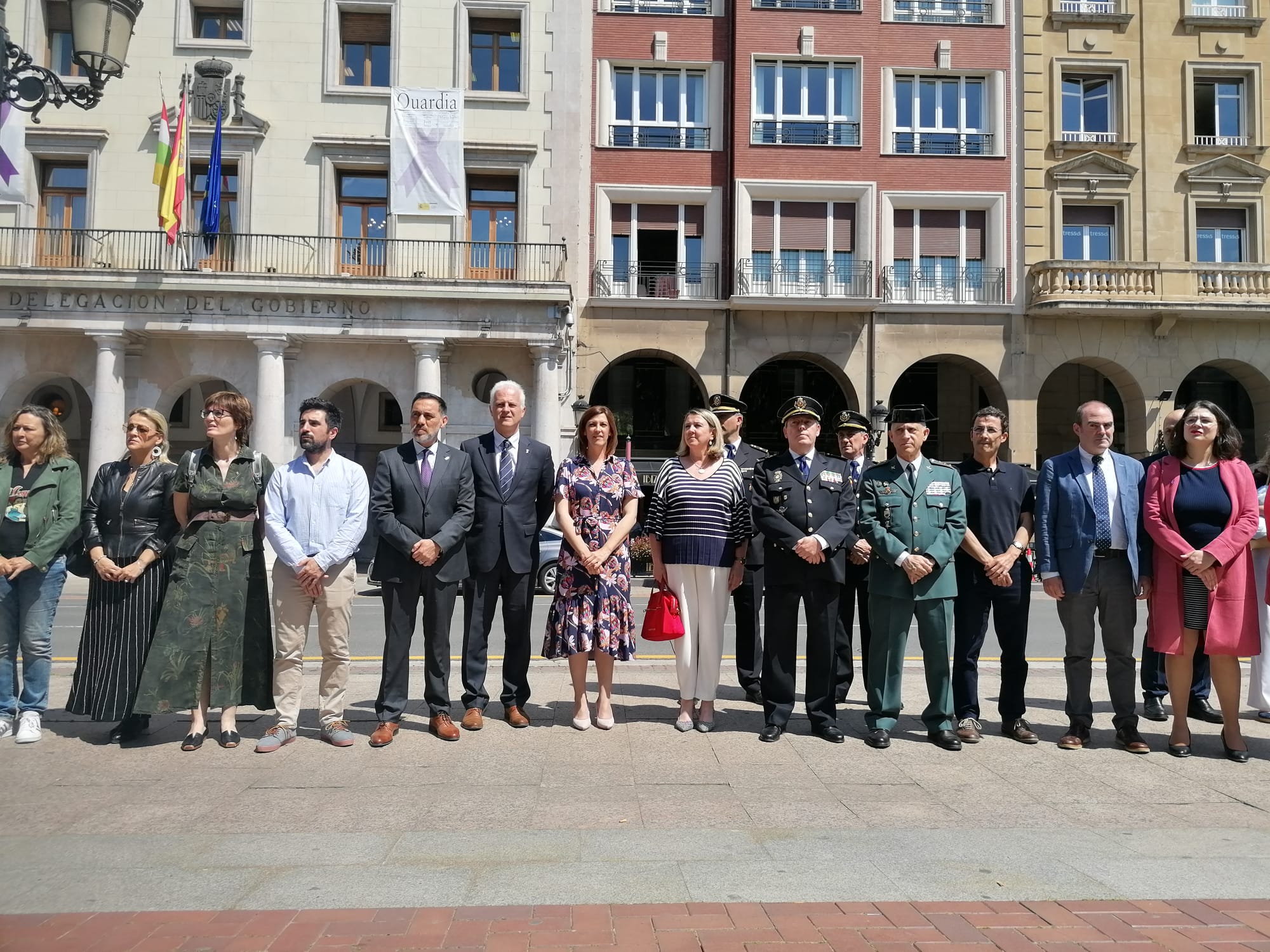 Minuto de silencio en contra del asesinato machista