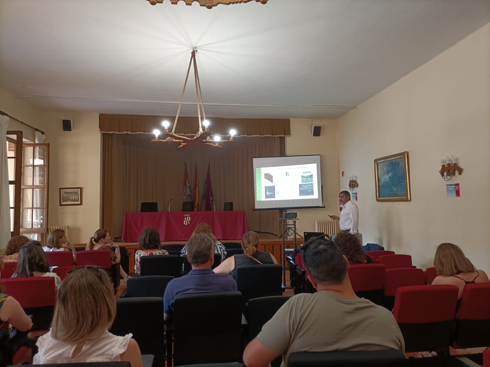 Presentación a los socios de los proyectos de la Ruta del Vino de Rueda