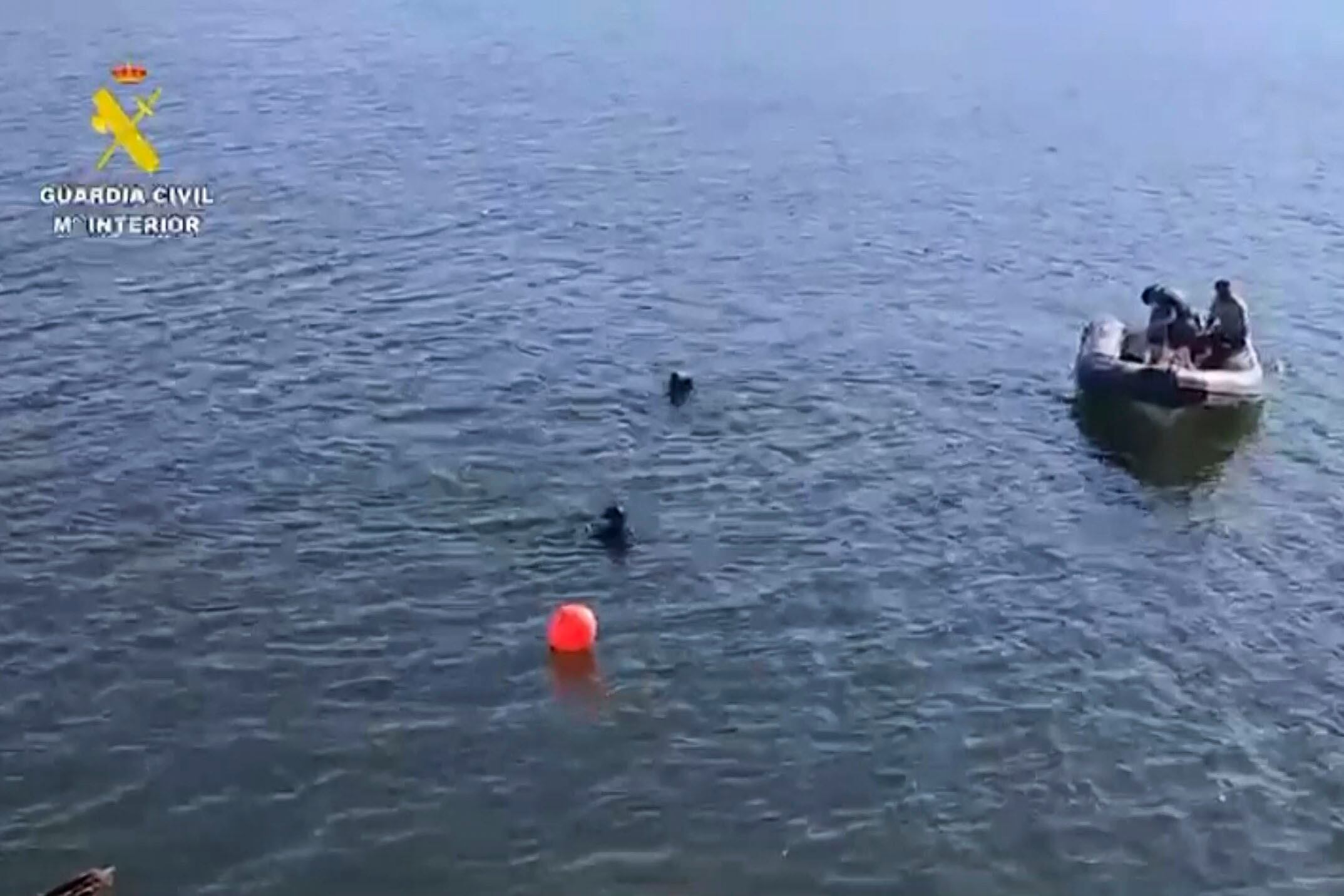 MADRID, 13/07/2025.- Captura de un video de la Guardia Civil, de la búsqueda de un hombre de 30 años que ha desaparecido este sábado cuando se bañaba en el pantano de San Juan, en el término municipal de San Martín de Valdeiglesias, según informan fuentes de Emergencias Comunidad de Madrid 112.EFE/Guardia Civil -SOLO USO EDITORIAL/SOLO DISPONIBLE PARA ILUSTRAR LA NOTICIA QUE ACOMPAÑA (CRÉDITO OBLIGATORIO)-