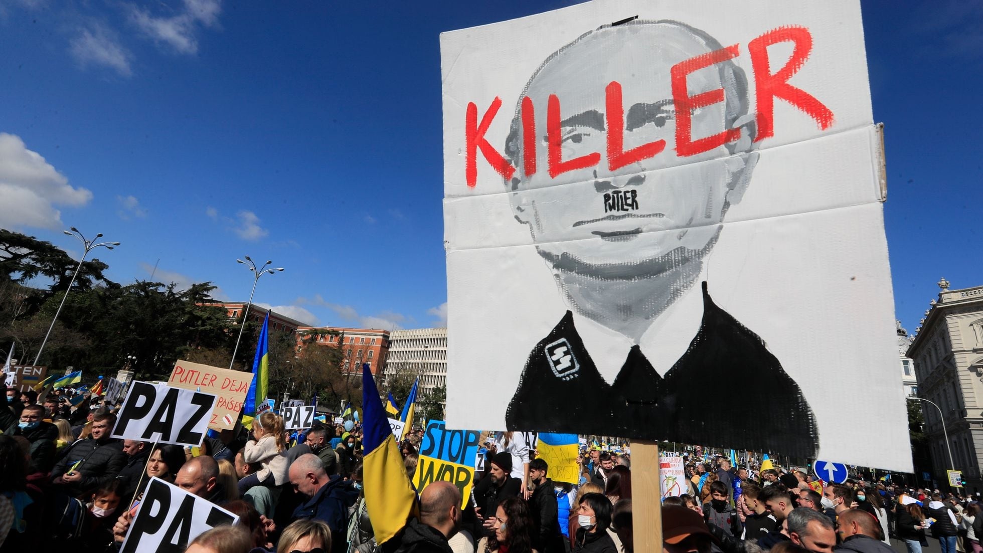 Manifestación contra la guerra de Ucrania en el centro de Madrid, este domingo.