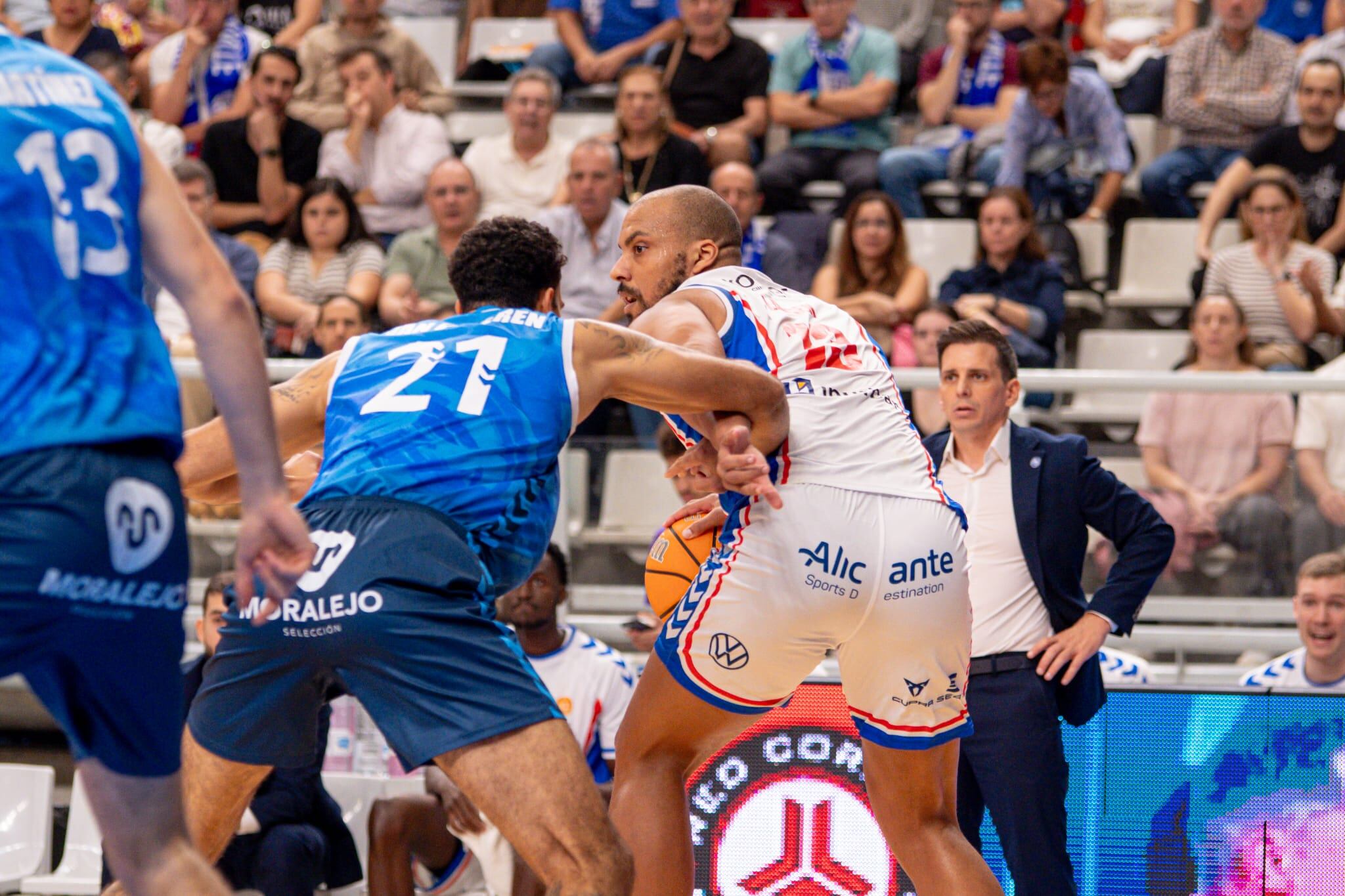 Kevin Larse contra CB Zamora, en el Pabellón Pedro Ferrándiz