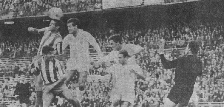 Luis Aragonés marcó el primer gol de la historia del Vicente Calderón