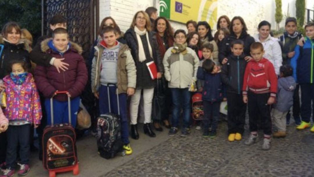 María Isabel Lorite junto a alumnos del Colegio San Andrés.