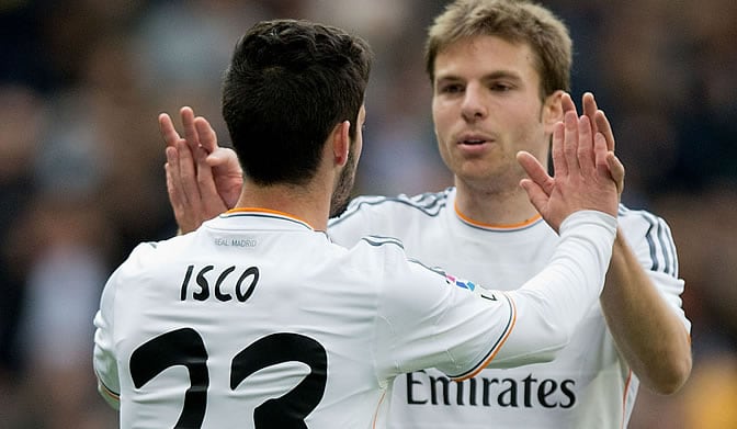 Illarramendi felicita a Isco tras un gol del malagueño