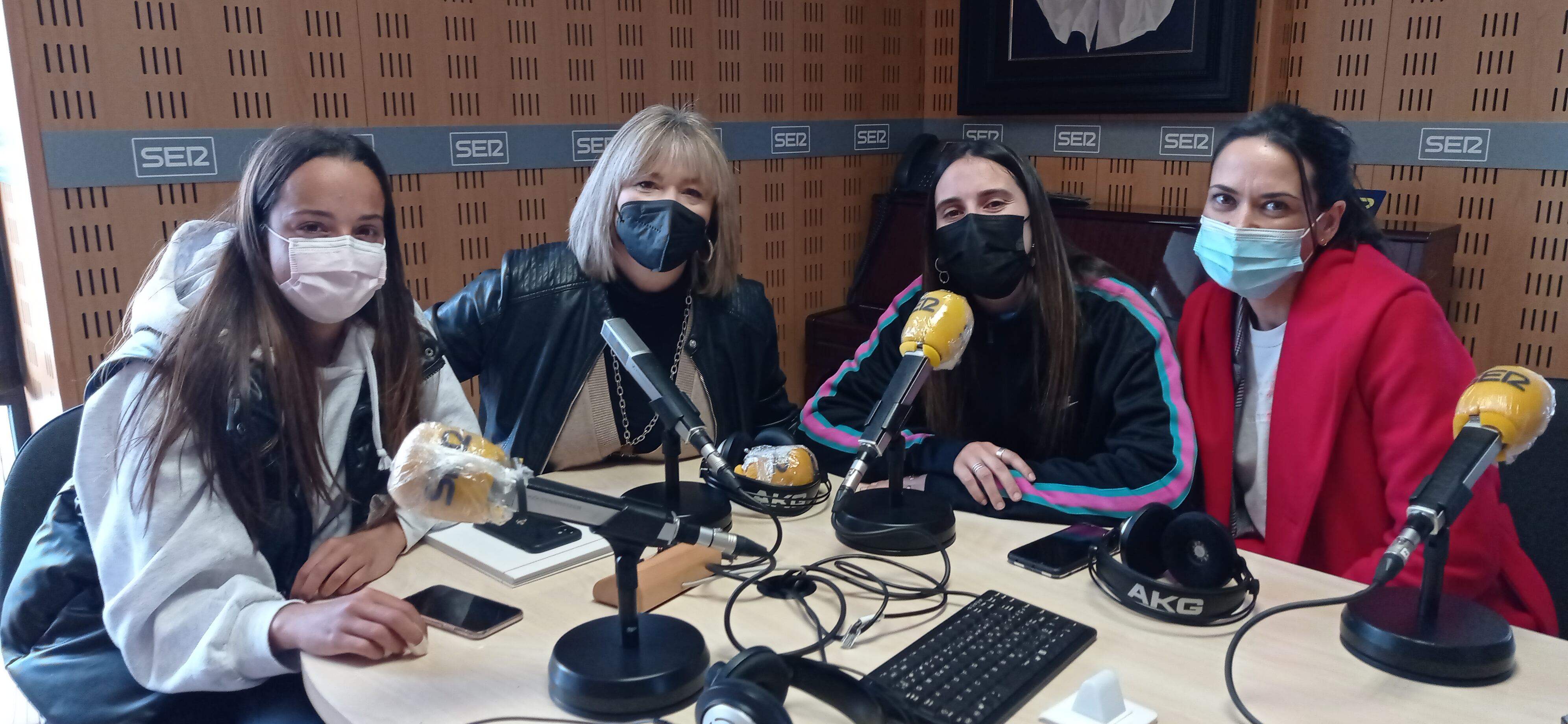 Ariadna Rovirola (Santa Teresa), Ángeles Aguilera (FEXF), Clara Pascual y Virginia Rodríguez (CD Badajoz) en Ser Deportivos Extremadura.