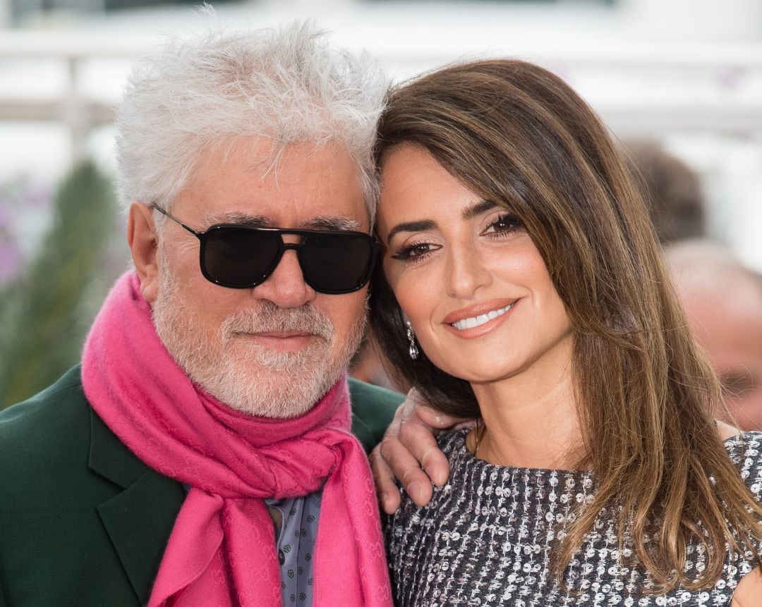 Pedro Almodóvar desafía a la censura con el cartel de su última película e Instagram lo elimina.