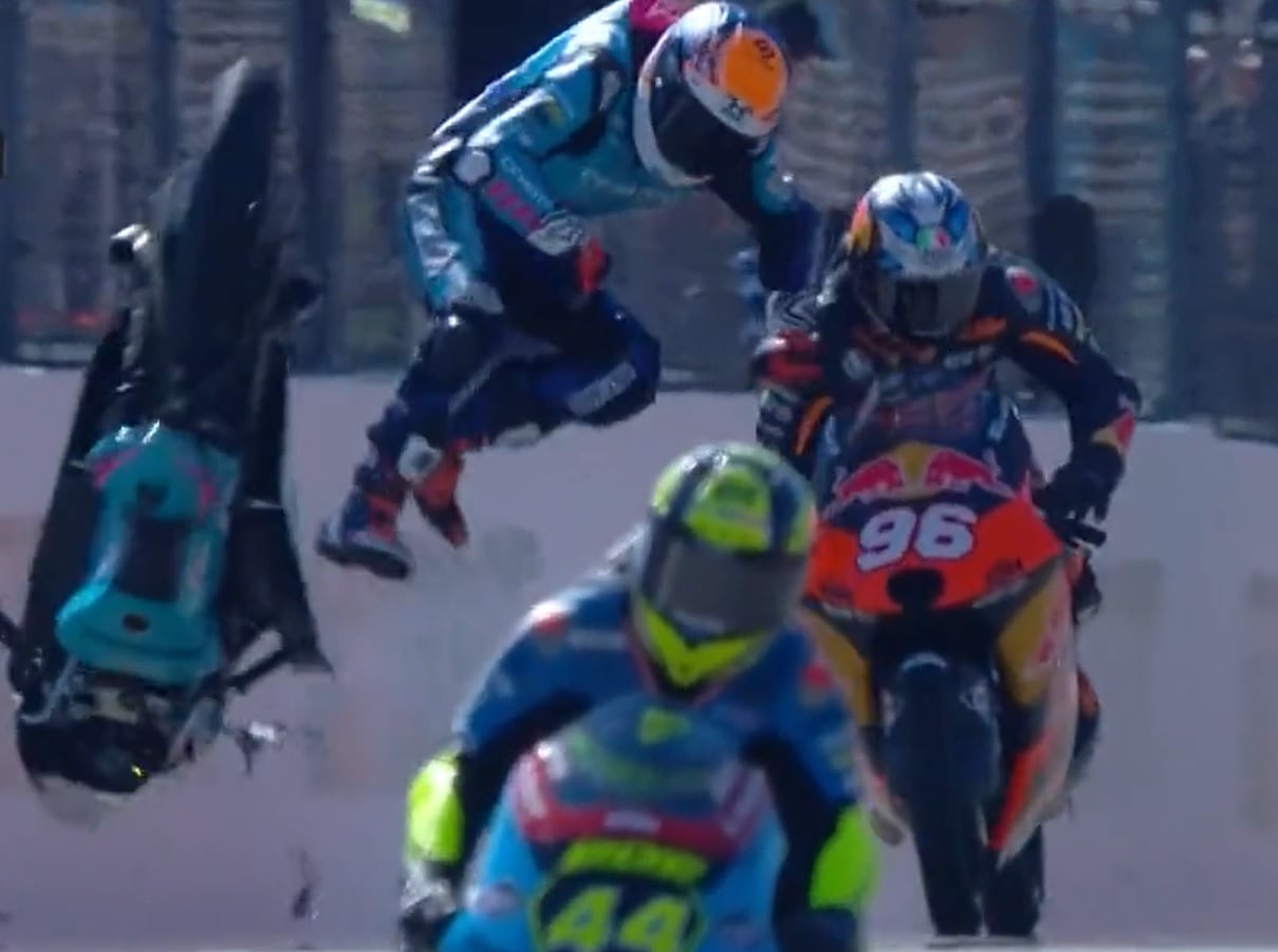 Accidente de Kelso y Dani Holgado en Moto3 durante el GP de Portugal