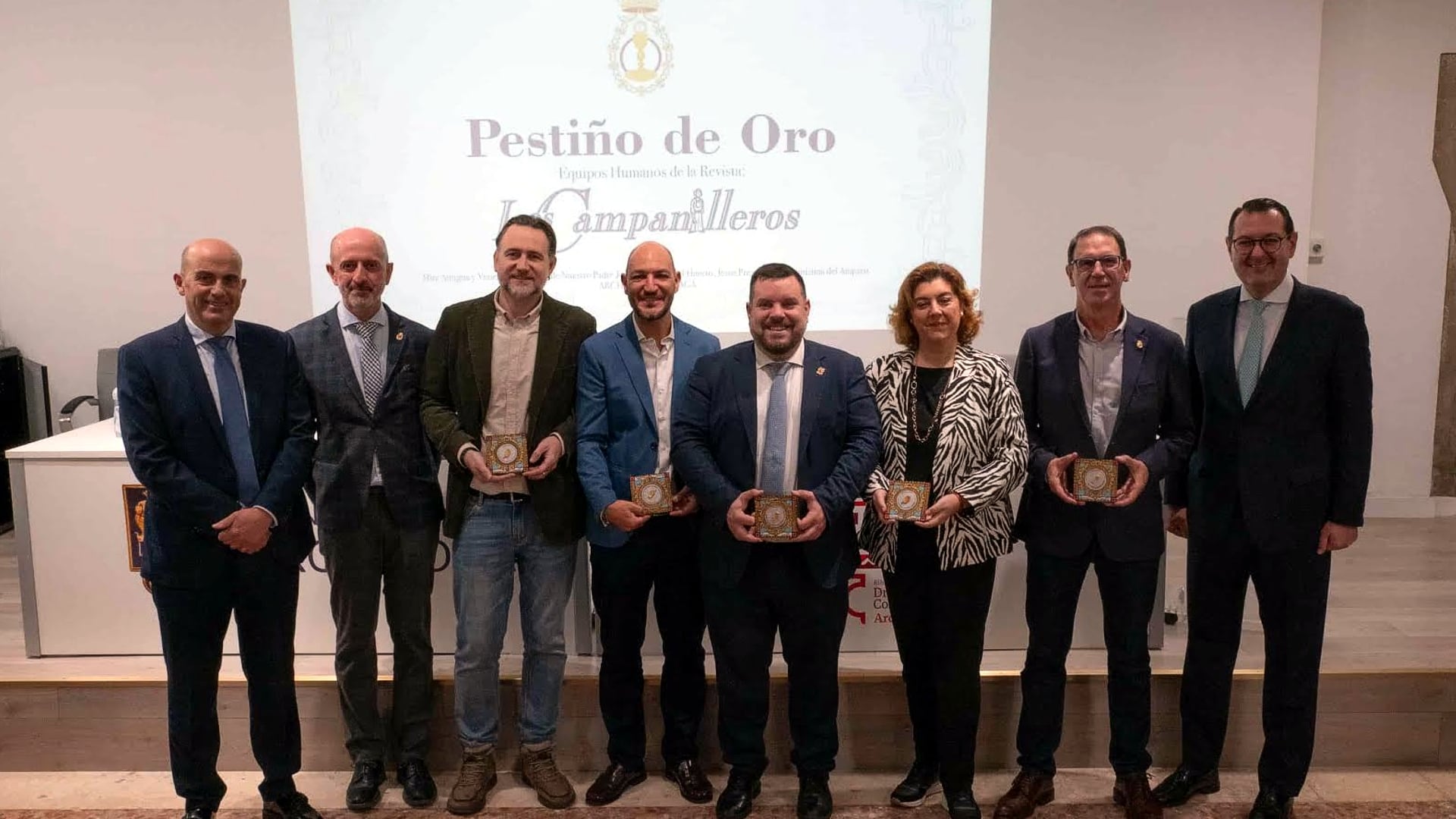 La Cofradía del Huerto de Archidona entrega el 'Pestiño de Oro' a la revista Los Campanilleros