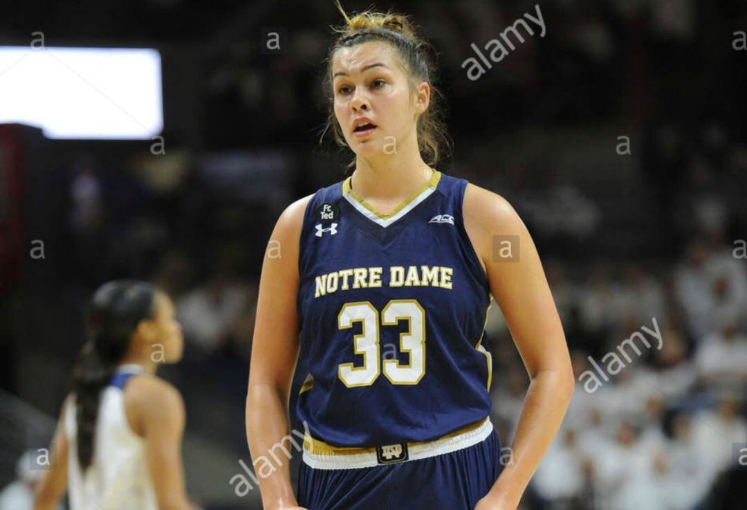 Westbeld durante un partido con el equipo de la universidad de Notre Dame