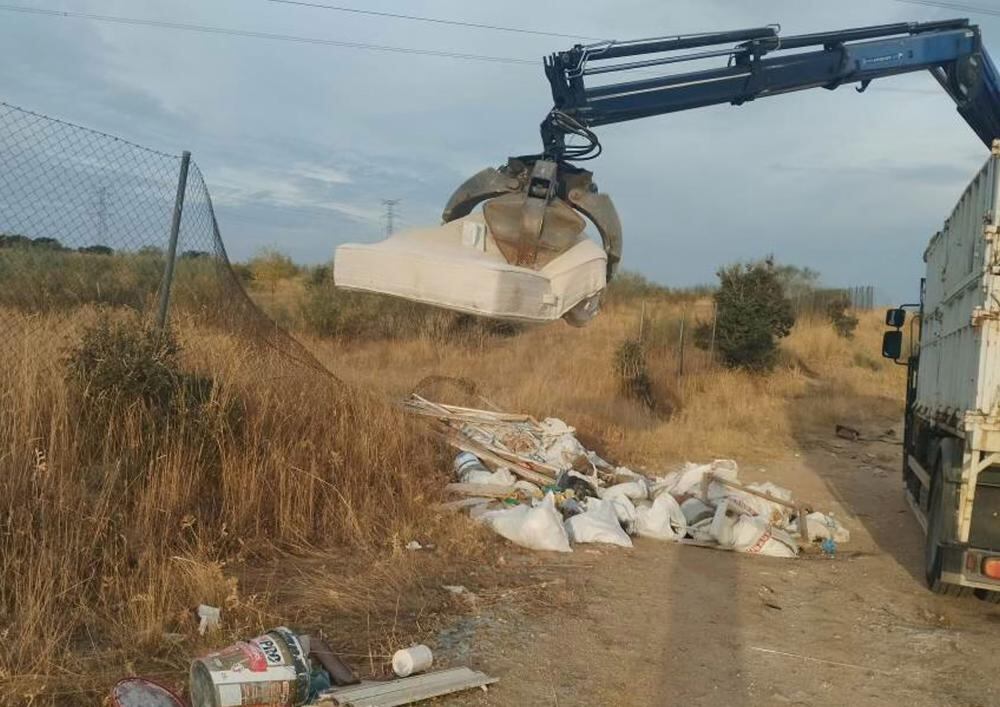 San Sebastián de los Reyes ha retirado en este mandato más de 77.800 kilos de vertidos ilegales en caminos rurales