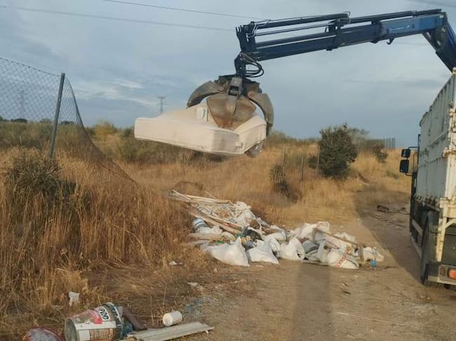 San Sebastián de los Reyes ha retirado en este mandato más de 77.800 kilos de vertidos ilegales en caminos rurales