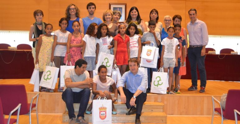 Recepción de niños saharauis en el Ayuntamiento de Tres Cantos