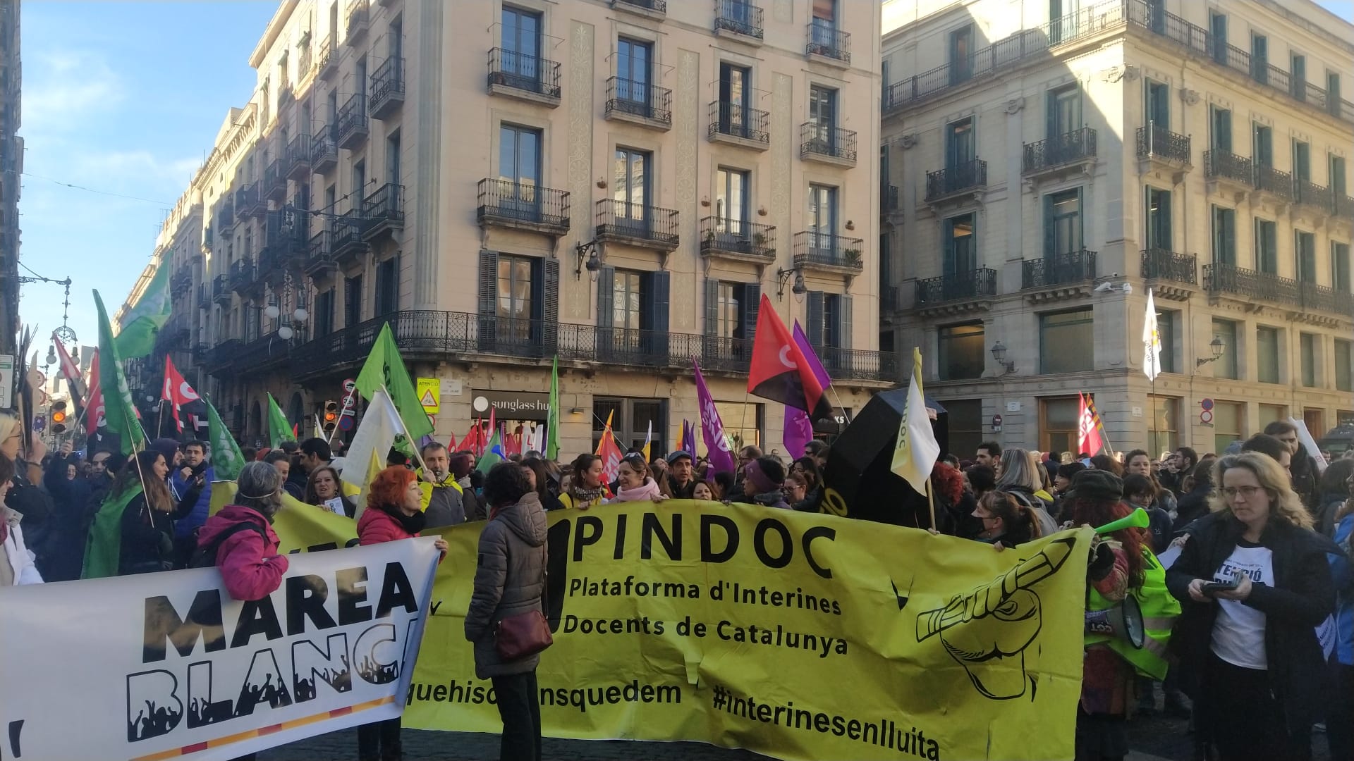 Metges i professors coincideixen a la plaça Sant Jaume