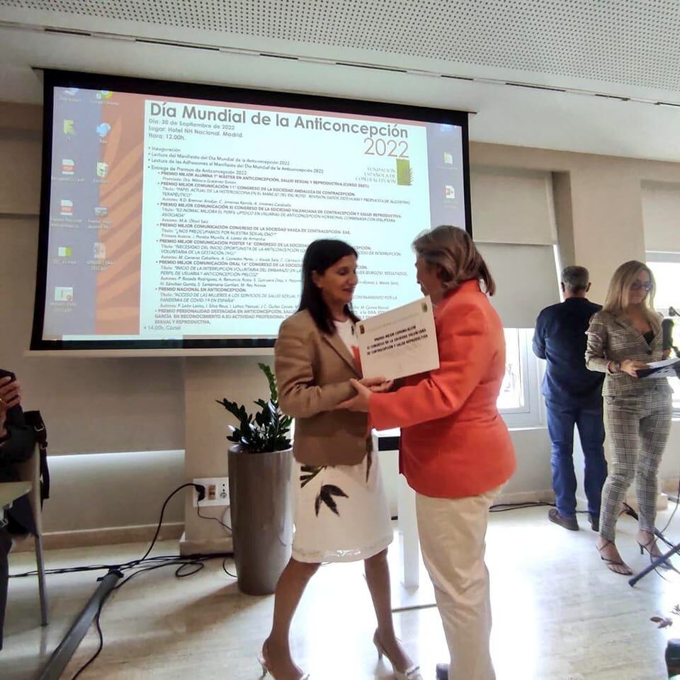 Momento de la entrega del premio