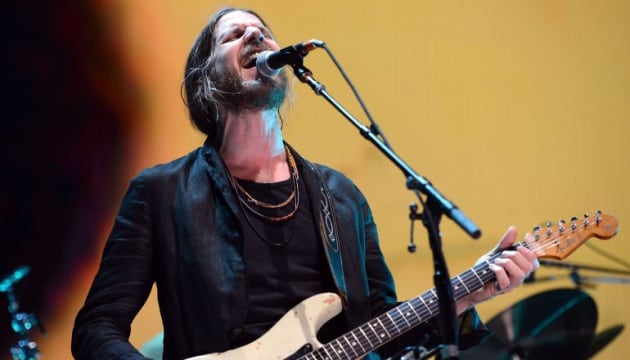 Jonathan Wilson durante un concierto junto a Roger Waters