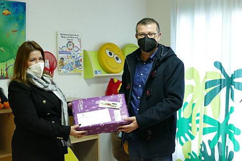 Los bolígrafos solidarios se repartirán entre alumnos de 6º curso de Educación Primaria de Molina de Segura