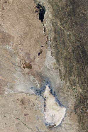 Fotografía facilitada por el Observatorio de la Tierra de la NASA este miércoles 10 de febrero de 2016, que muestra una imagen del lago Poopó de Bolivia, el 15 de enero de 2016.