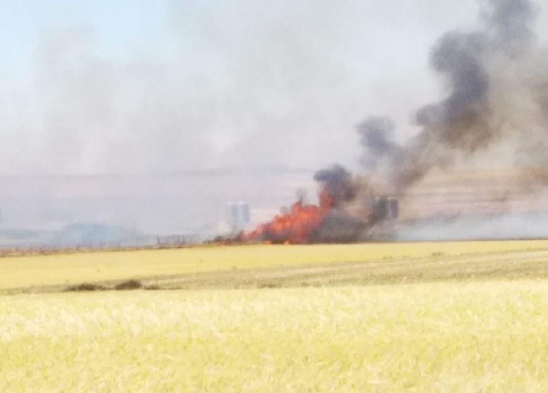 Imagen del incendo que se está propagando con ayuda del viento