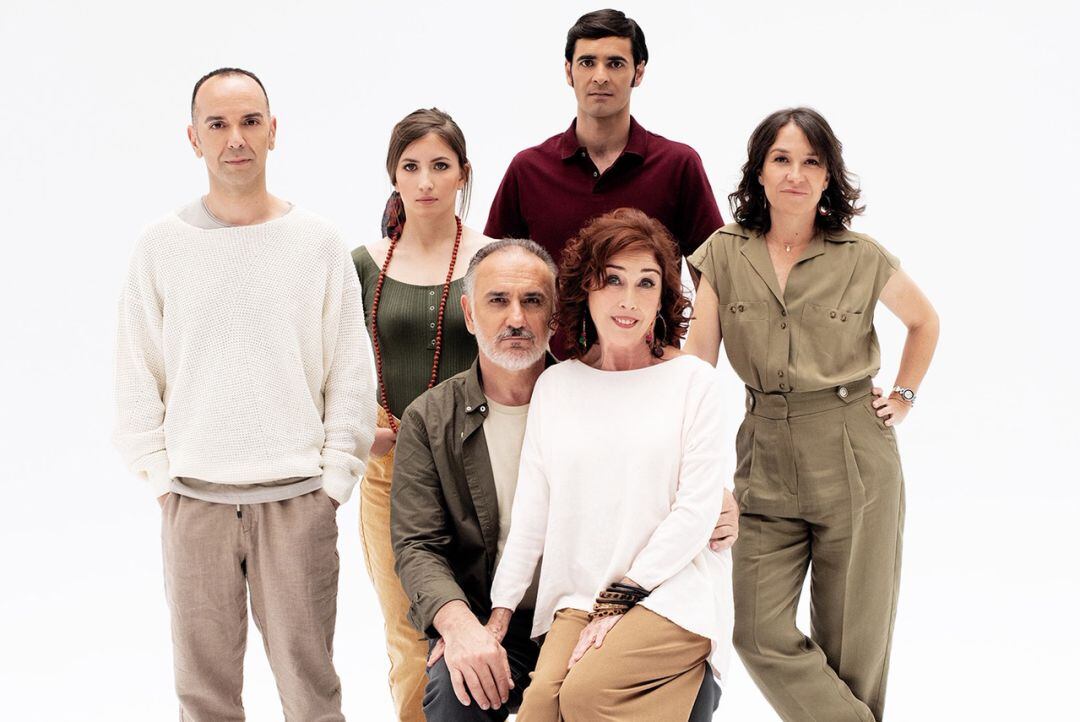 Compañía que actúa este viernes en Palencia con Veronica Forqué al frente del elenco