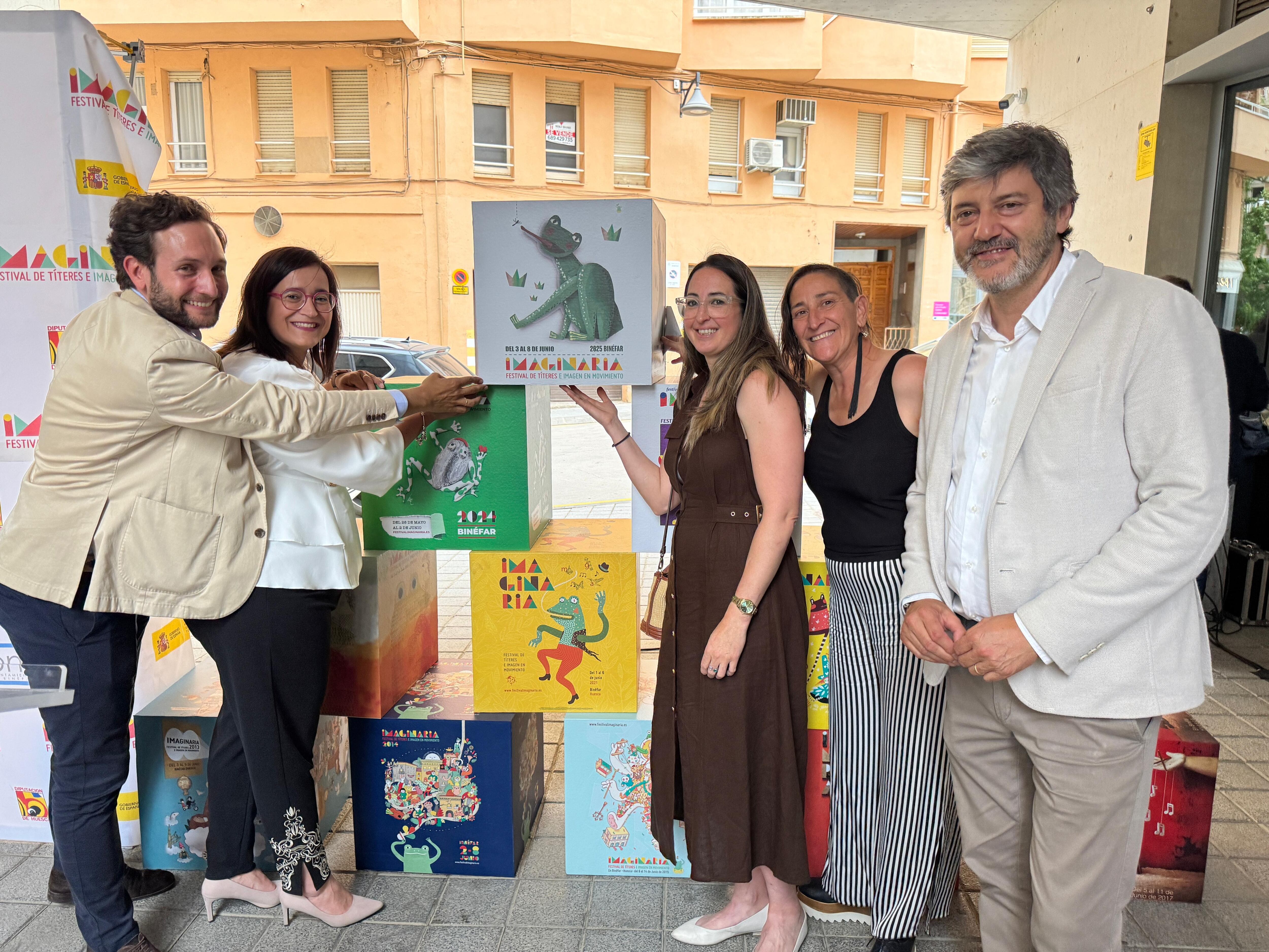 Autoridades con los bloques.