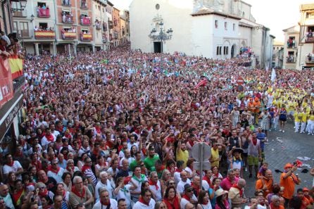 Ambiente del pregón en la Plaza Mayor de Cuéllar