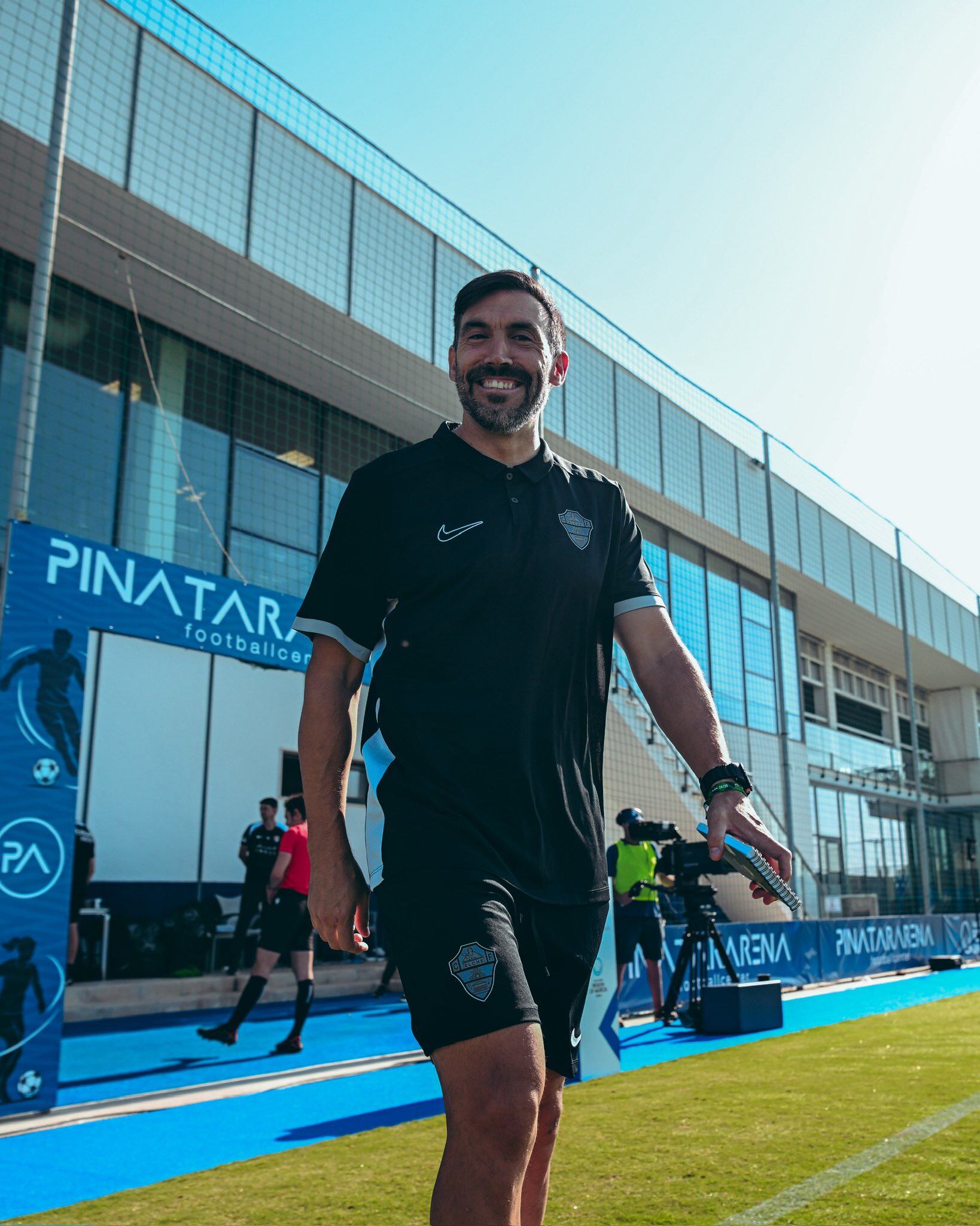 El técnico del Elche CF, Eder Sarabia, en las instalaciones del Pinatar Arena